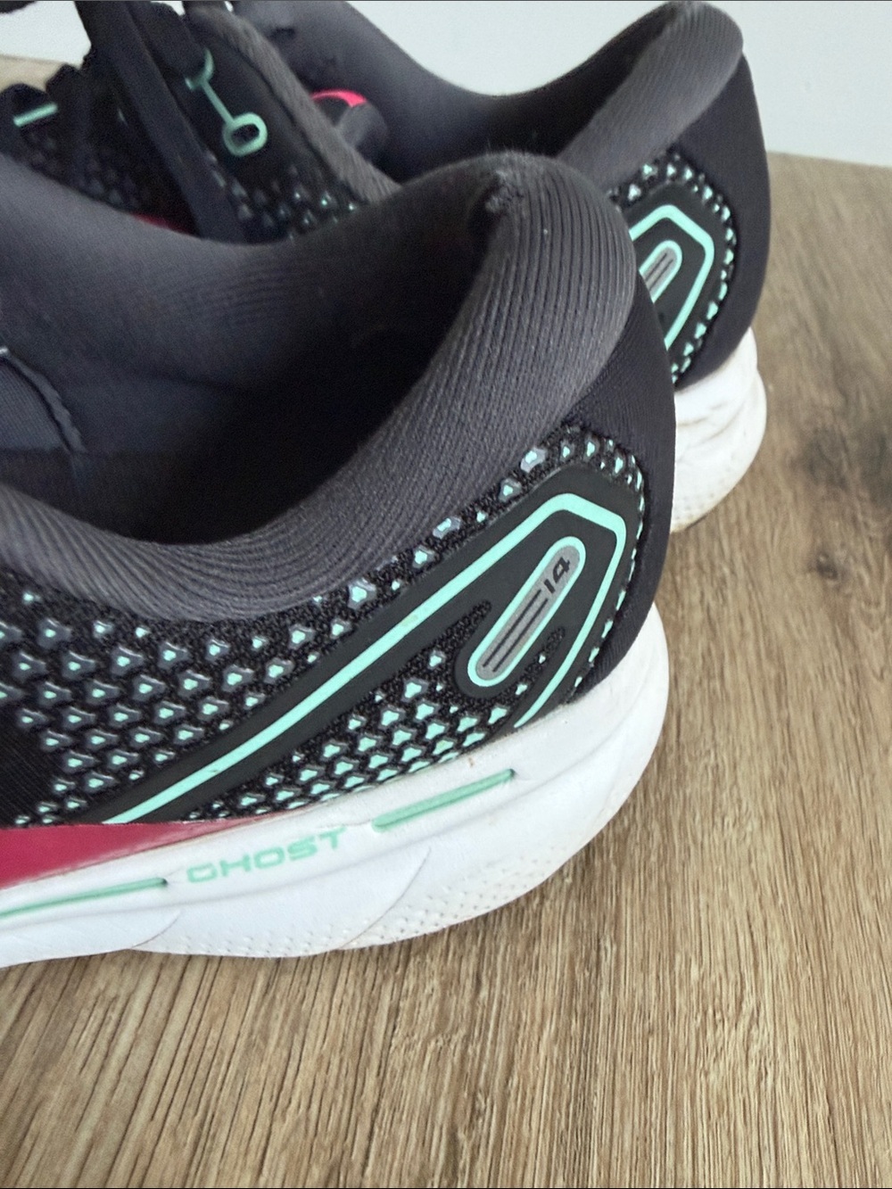 Brooks Ghost 14 Women’s Black and Pink Athletic Running Sneakers w/ Teal Size 9 - Picture 3 of 11